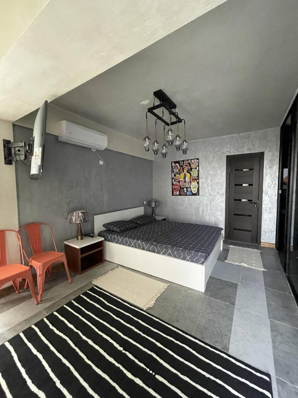 Local Hotel Tasjkent Buitenkant foto
